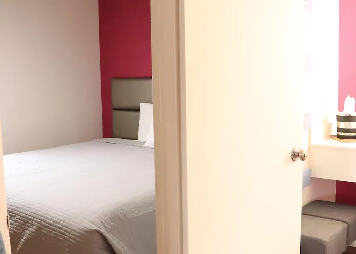 University Inn 2*