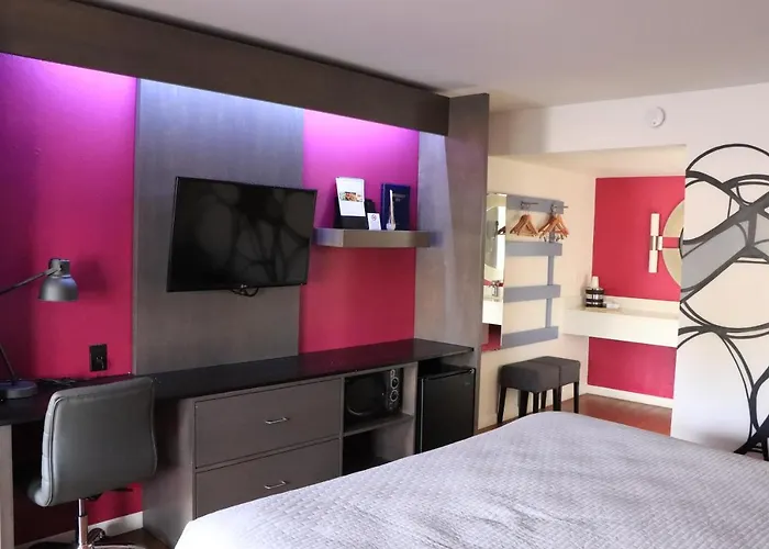 University Inn Motel 2*