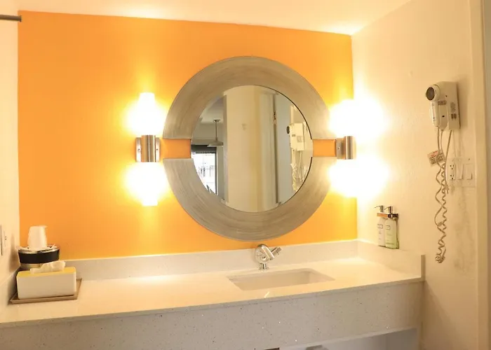 University Inn 2*